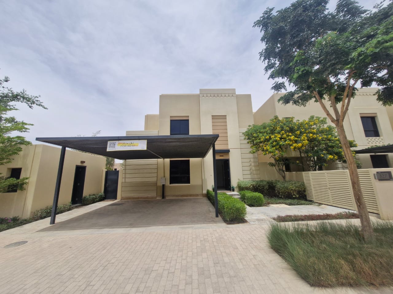 🏰 **Modern Luxury Villa | Sidra District – Roshn**  